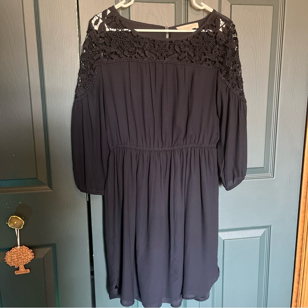 LOFT women’s Dress Size Medium Navy Lined Skirt Lace Embellishment Navy Blue